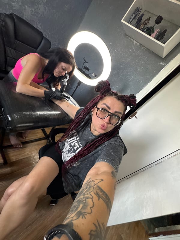 Tattoo session in a Tolyatti studio with selfies in between