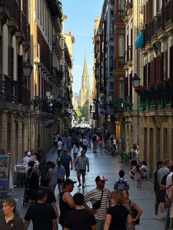 San Sebastián walking tour from historic churches to beachfront
