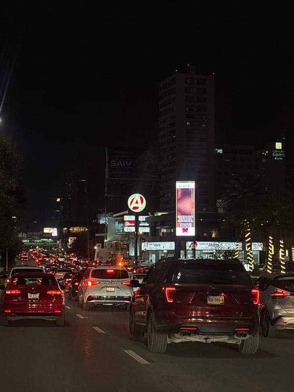 Heavy nighttime traffic observed in San Bernardino Tlaxcalancingo, Mexico