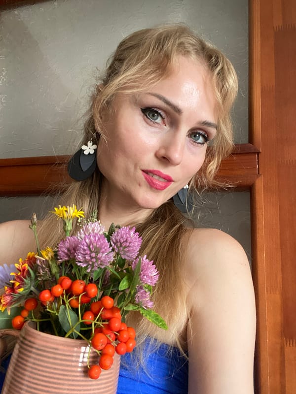 Wildflower bouquet and portraits, morning at home in Lida