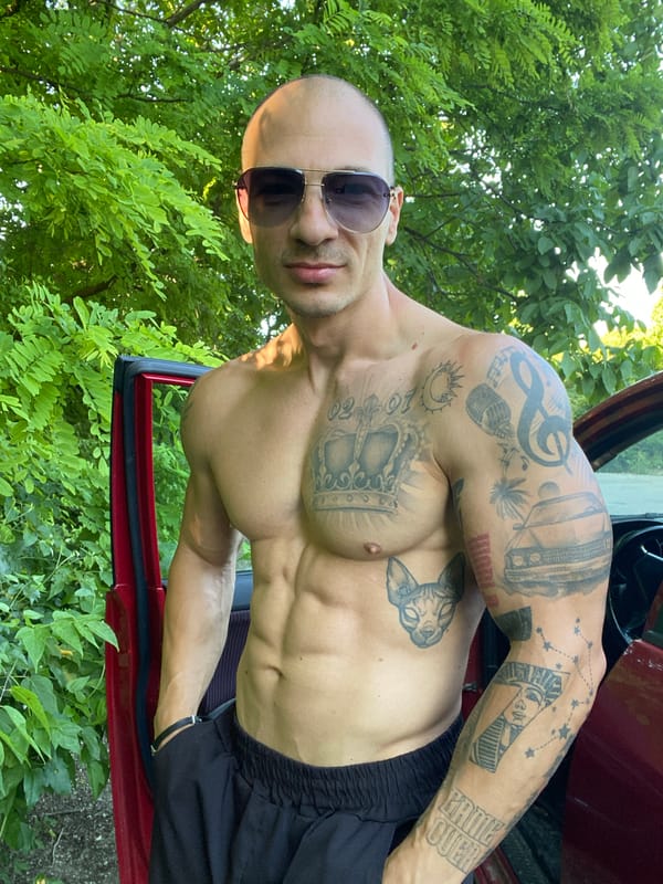 Tattooed man spotted near red car in Pleven