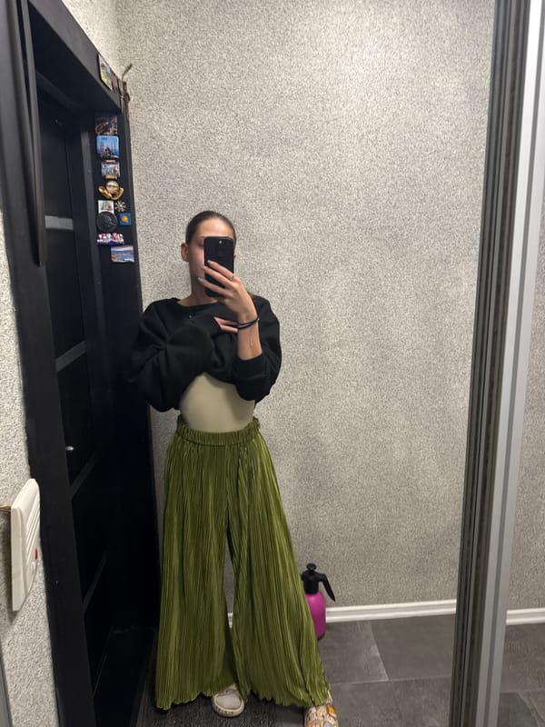 Indoor photo session with mirror selfies and bed portraits