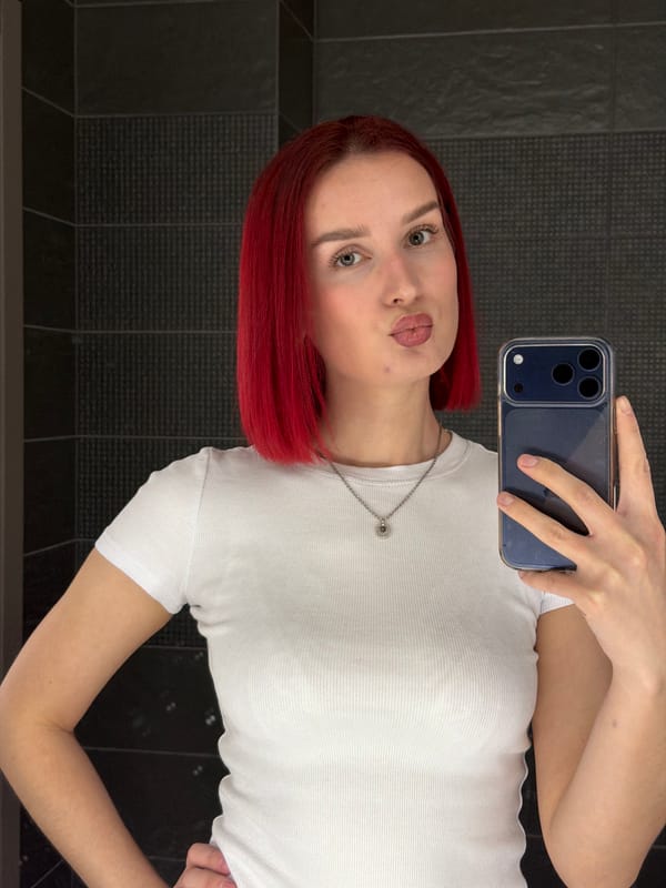 Woman takes bathroom selfie in Chaikovsky, Russia