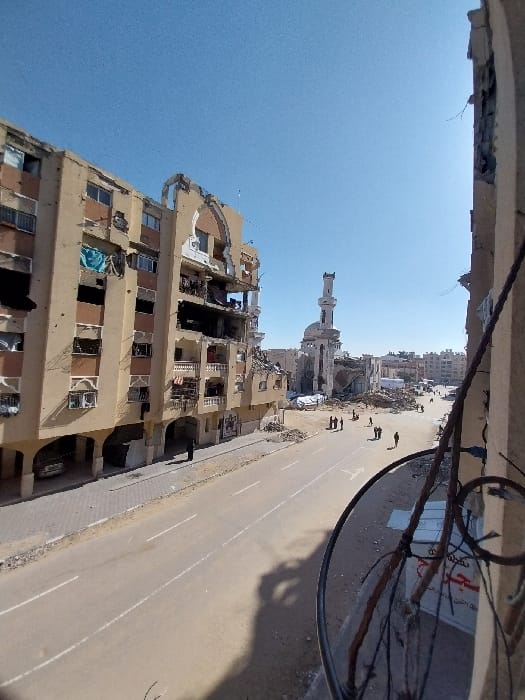 Life continues amid widespread destruction in Khan Yunis