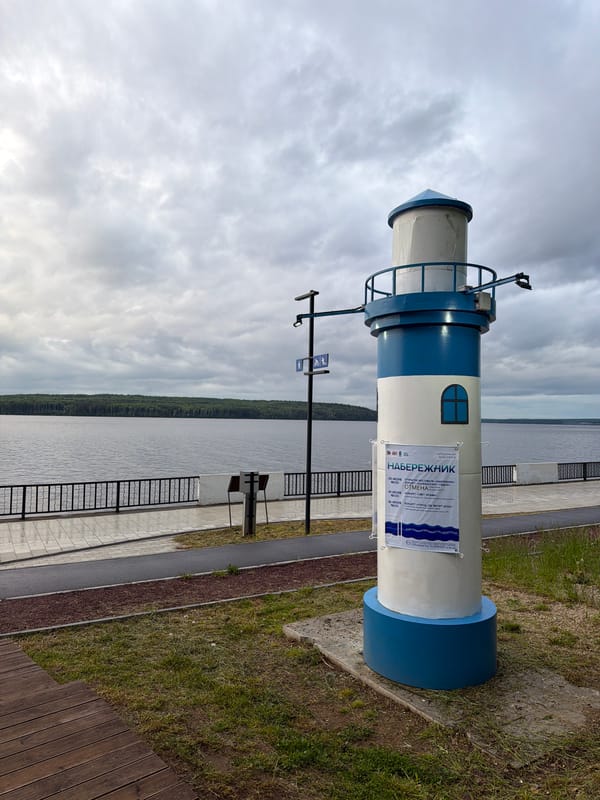 Afternoon waterfront scenes captured in Chaikovsky, Russia