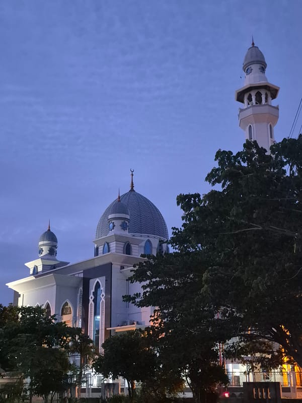 Evening scenes from daily life captured in Banda Aceh