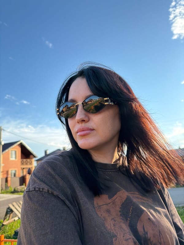 Photo session in Russian village with selfies and poses