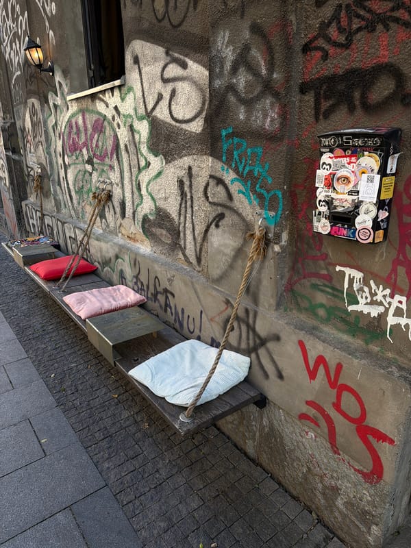Ordinary afternoon moments documented across Belgrade streets
