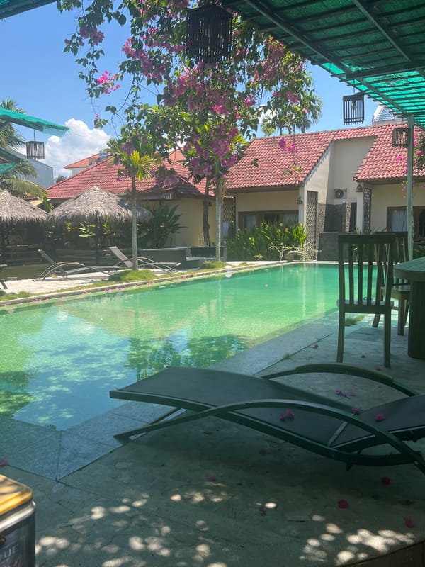 Resort grounds tour at a Đà Nẵng hotel, pools and gardens