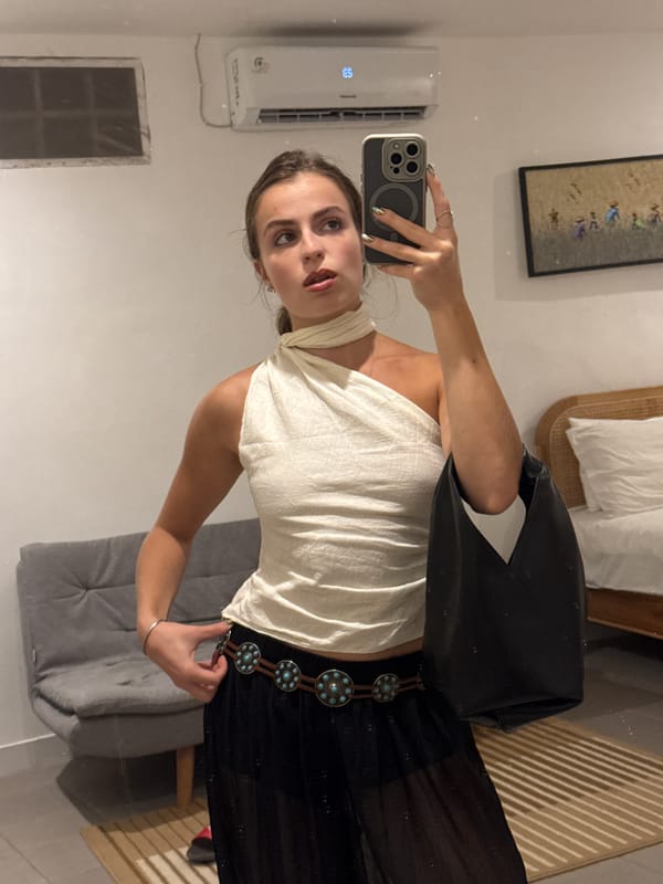 Mirror selfie in North Kuta bedroom, dressed to go out
