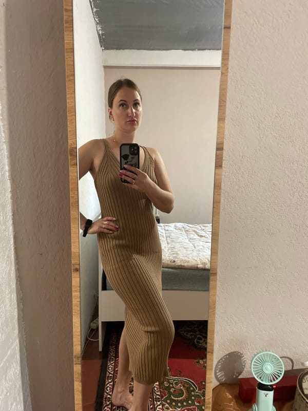 Mirror selfies in Zarichne: three outfits, ten minutes
