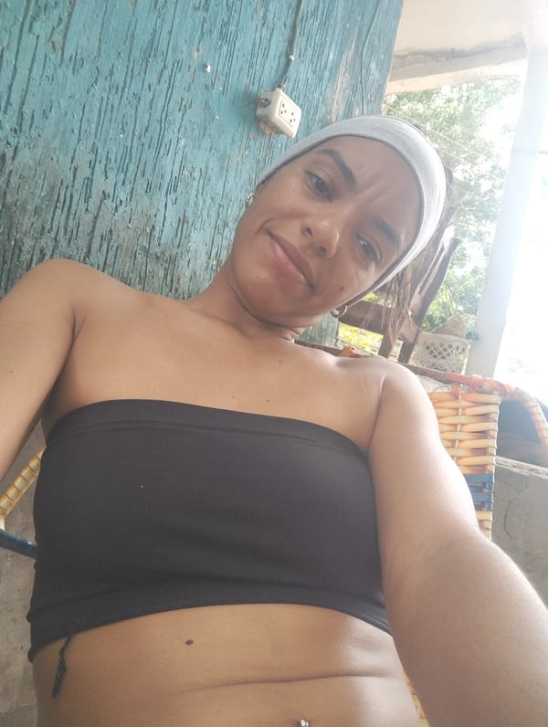 Woman documents afternoon moments in Venezuelan valley town