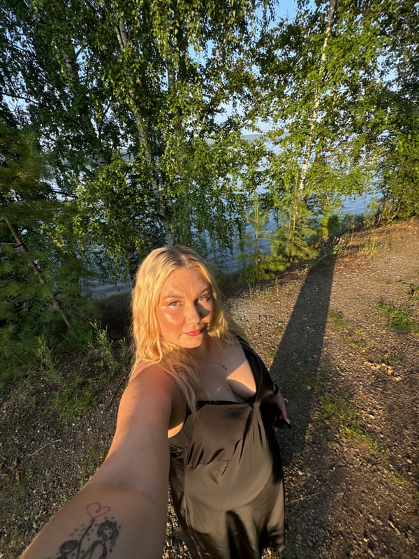Waterfront selfies and a boat outing in Chaikovsky, Russia