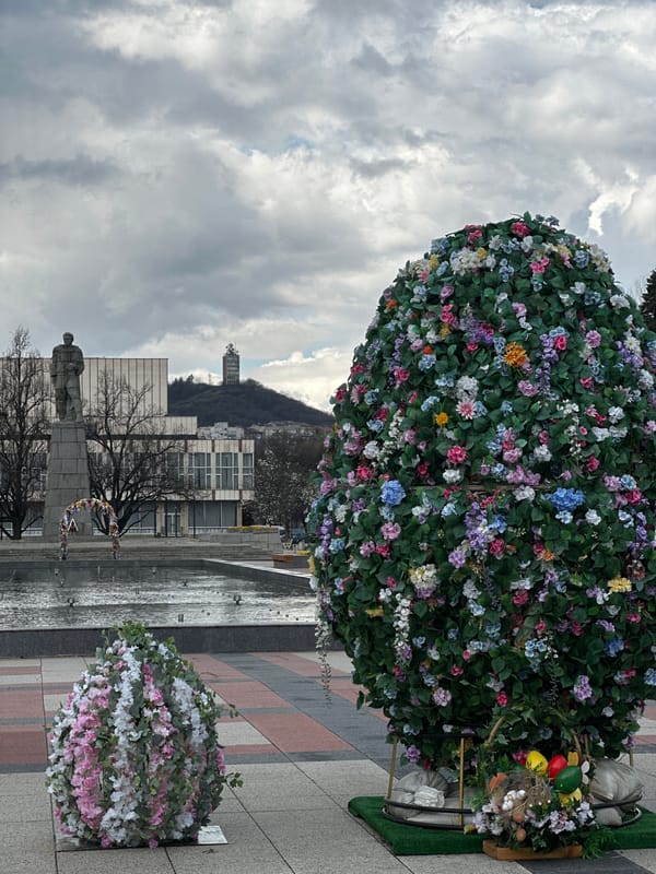Floral art installations brighten Montana, Bulgaria streets and squares