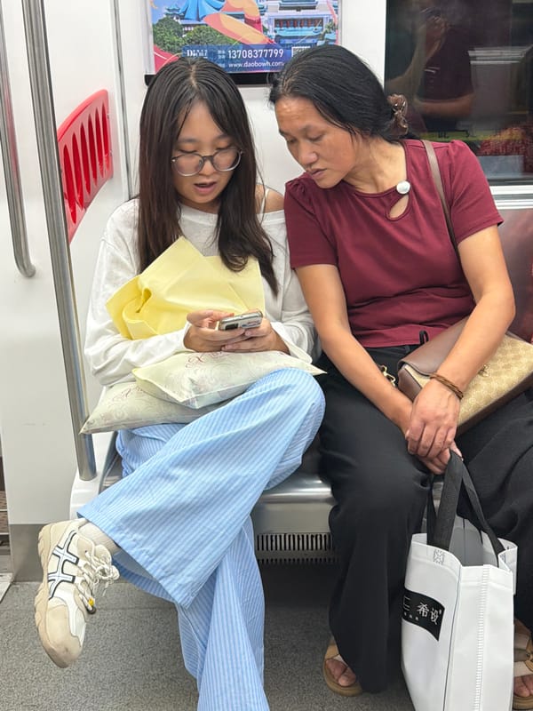 Sunday morning in Yuzhong — subway rides and street scenes