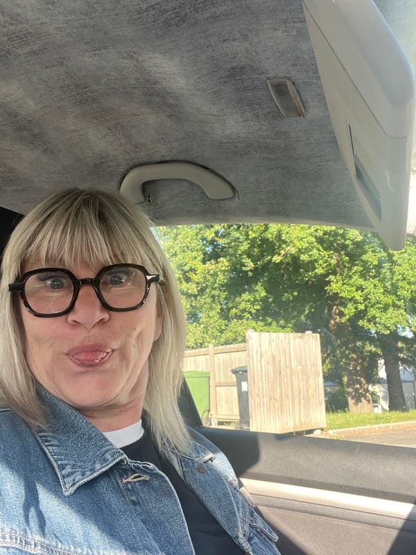 Morning moments captured in La Fouillouse: playful car selfie, children's art class
