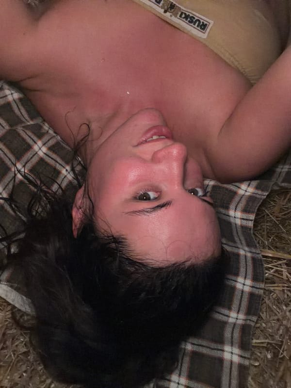 Woman practices contrast therapy at Belgrade wellness facility