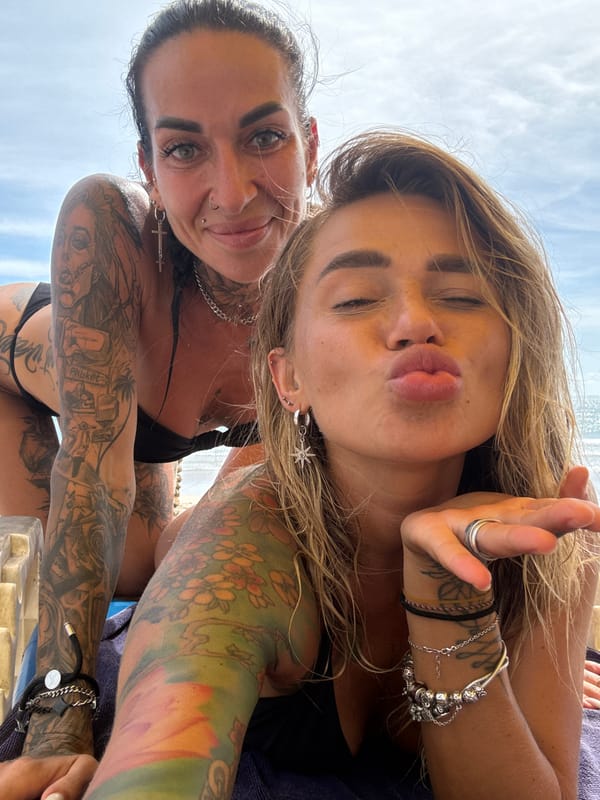 Lazy beach morning in Choeng Thale, selfies and shoreline