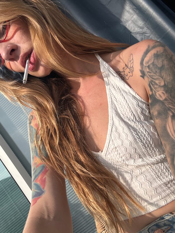 Morning balcony photo session captured in Tel Aviv