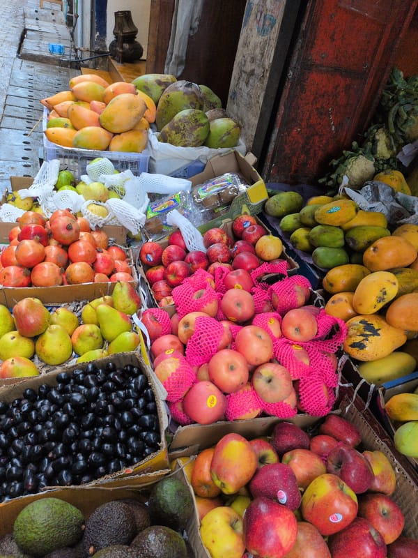 McLeod Ganj street market: Tibetan goods, fresh fruit, and temple architecture