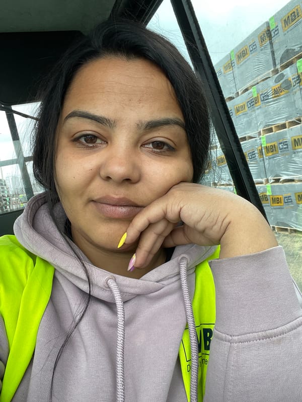 Casual moments captured in Kampen: portrait and forklift operation