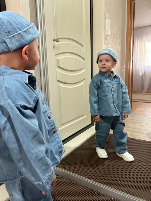 Child in denim outfit spotted around Markovskiy, Russia