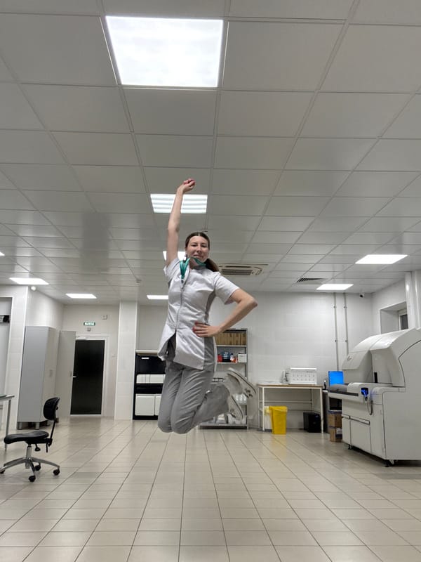 Lab worker performs ballet jumps in Moscow medical facility