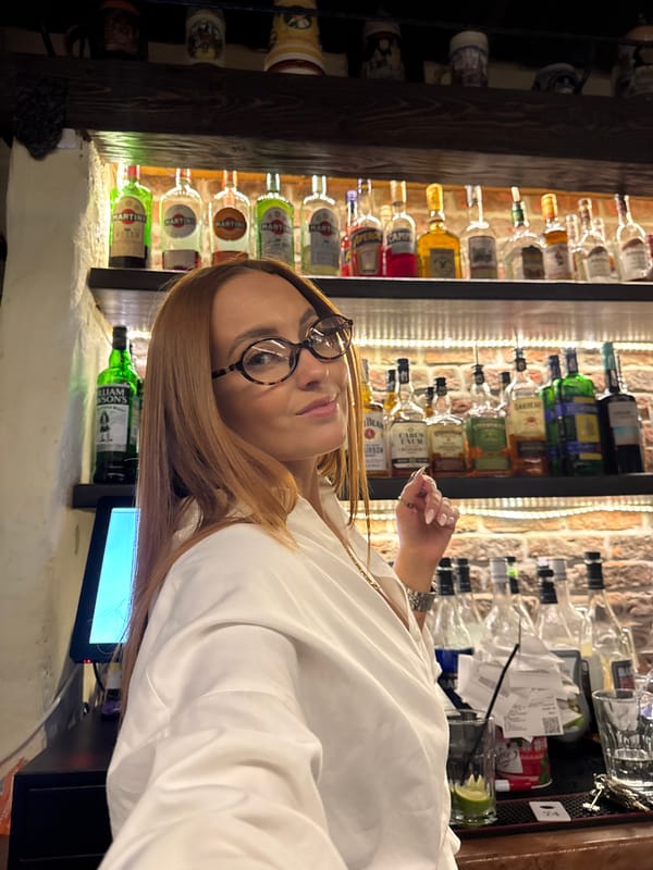 Bartender caught making playful faces during late shift in Russia