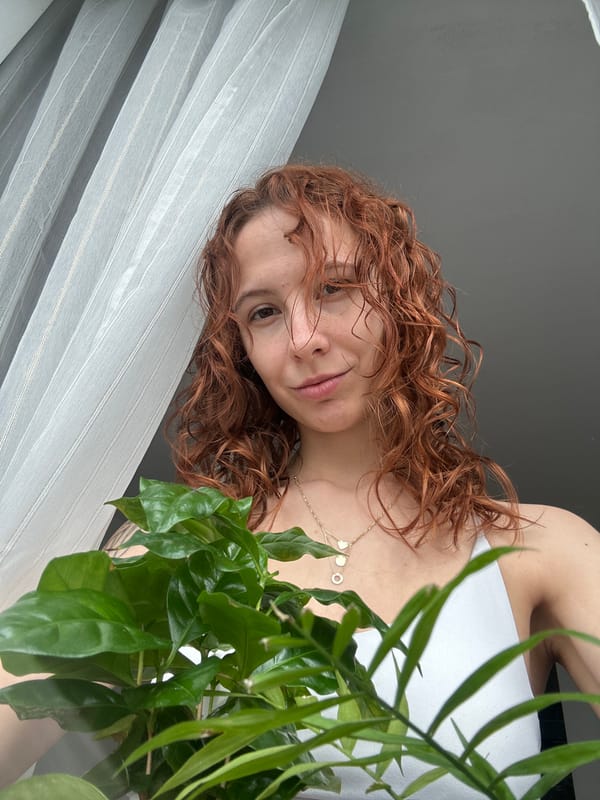 Woman takes mirror selfies in Novi Sad apartment