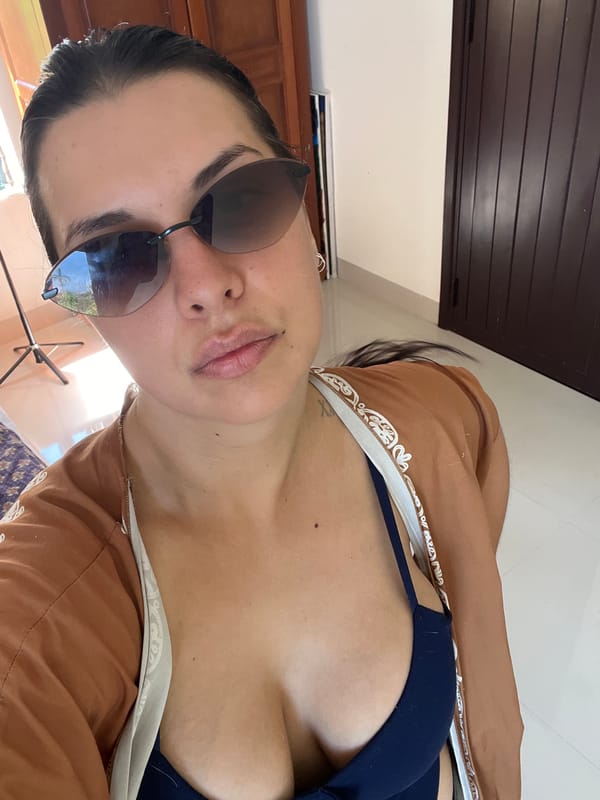 Beach selfie series in Đà Nẵng, kimono and shades
