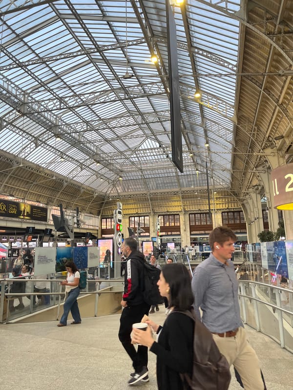 Early morning movement through a Paris train station