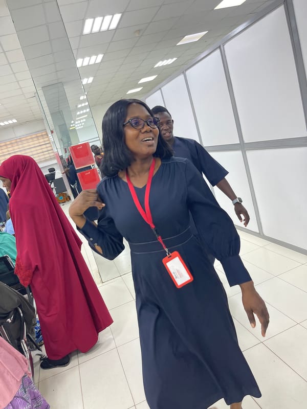 Banking activity and gathering documented in Zaria institutional building