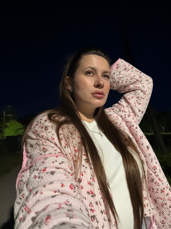 Nighttime photo session captured in Krasnyy Mayak, Russia