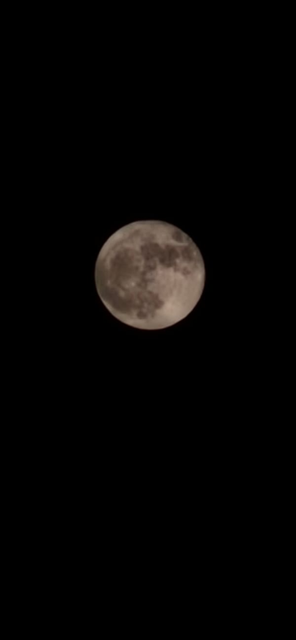 Full moon with orange tint observed in Kostenets, Bulgaria