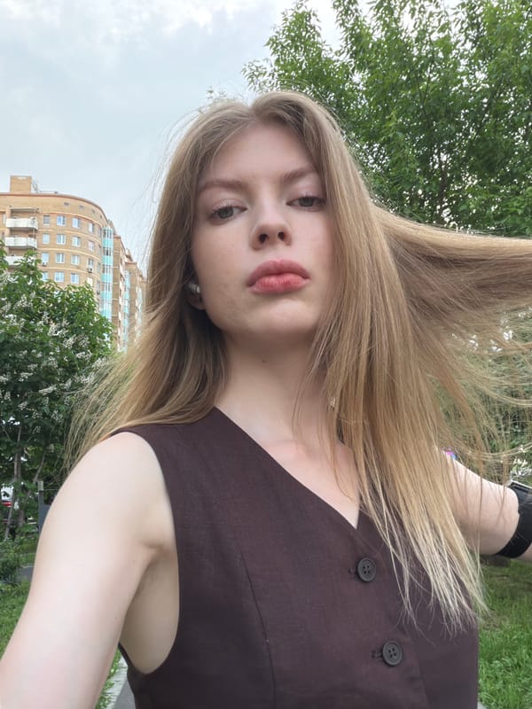 Spring blooms and urban scenes captured across Moscow