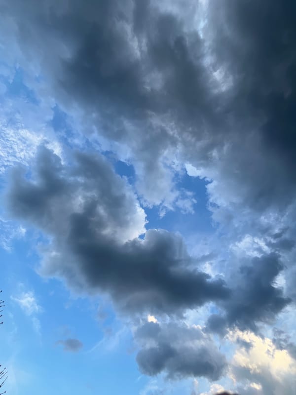 Dramatic sky formations observed over Pchelnik, Bulgaria