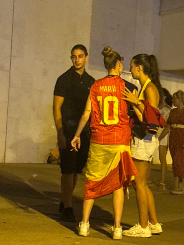 Blanes streets fill up for a football celebration night
