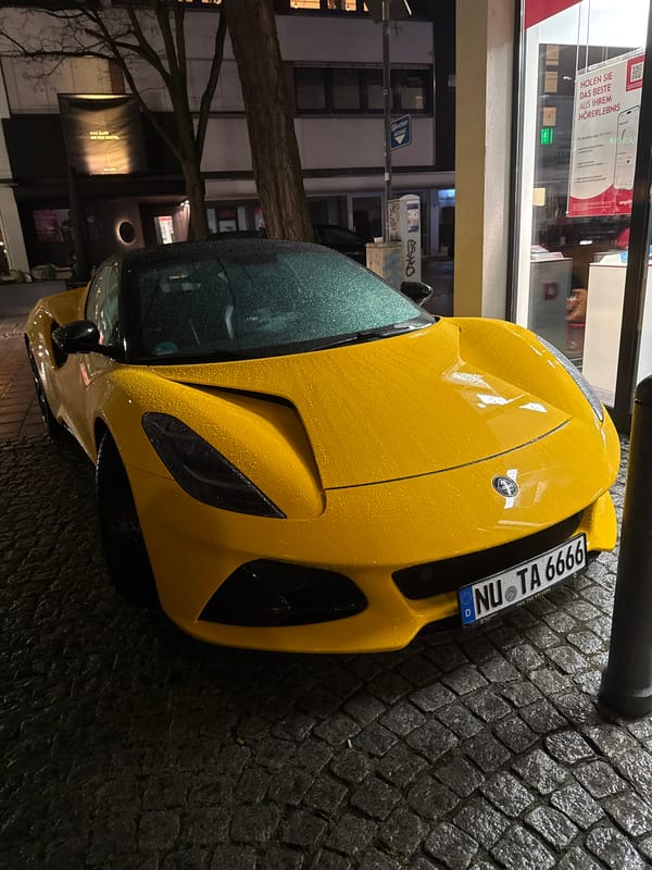 Yellow Lotus Emira spotted on rainy Ulm street