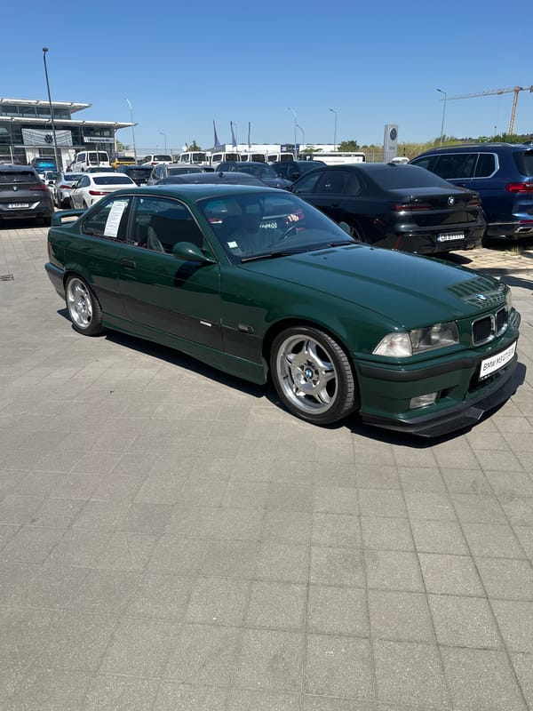 BMW M3 and workshop scenes across a morning session