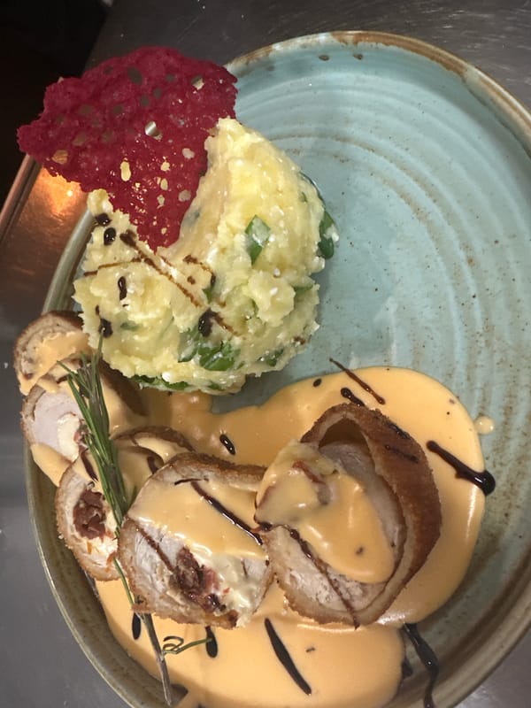 Meal documented at Razlog restaurant, mashed potatoes and rolls served
