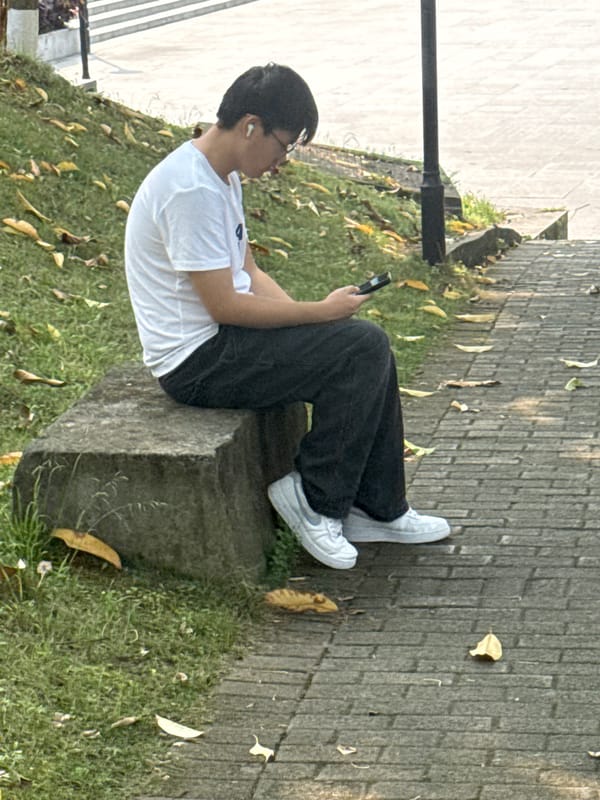 Morning street life captured in Jiangjin, China