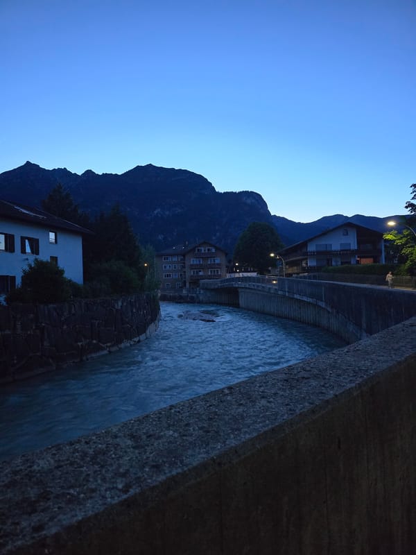Evening documentation of Garmisch-Partenkirchen riverside scenes and local wildlife