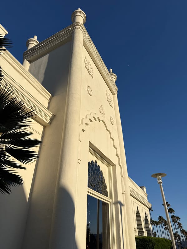 Evening walkabout around Glendale's Church of Scientology building