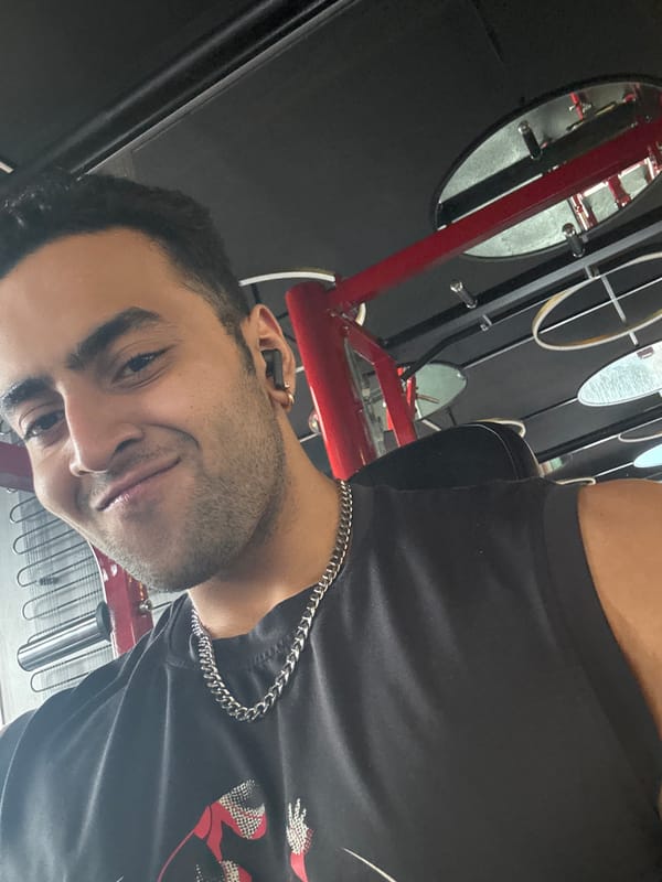Gym session in Kolkata with workouts and selfies