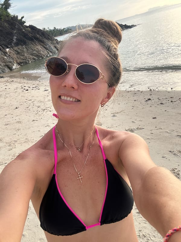 Lazy morning on a Ko Samui beach with paddleboards and selfies