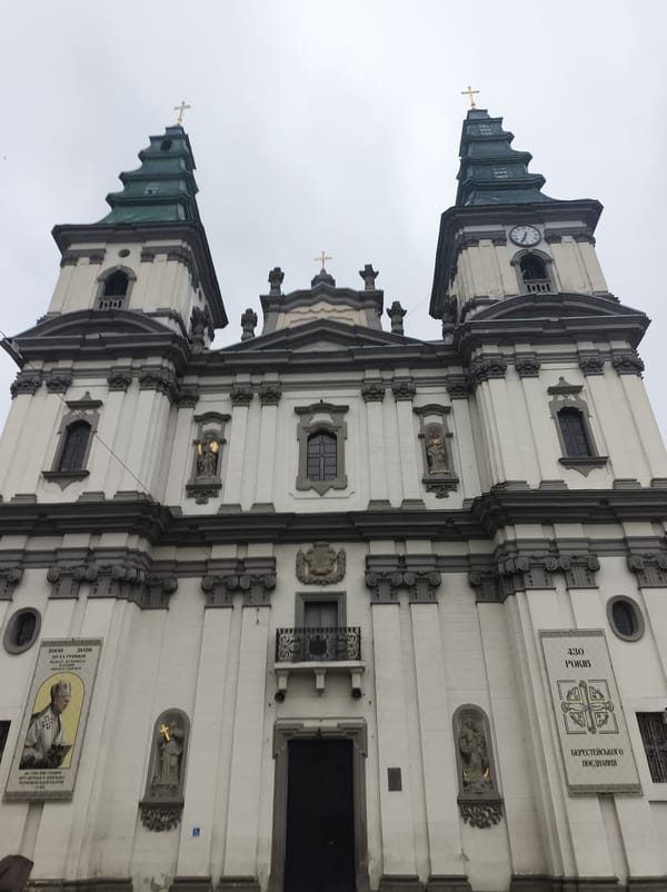Witness documents rainy afternoon tour of historic Ternopil architecture