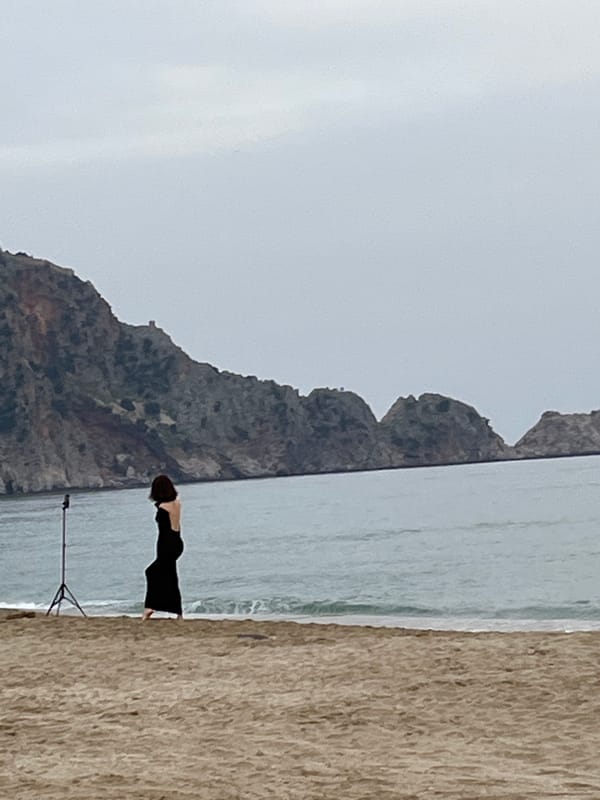 Beachgoers enjoy calm afternoon at Alanya coast under cloudy skies