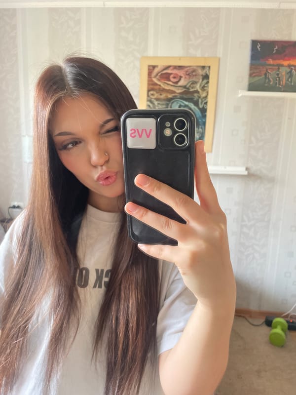 Woman takes bathroom selfie in Vsevolozhsk, Russia
