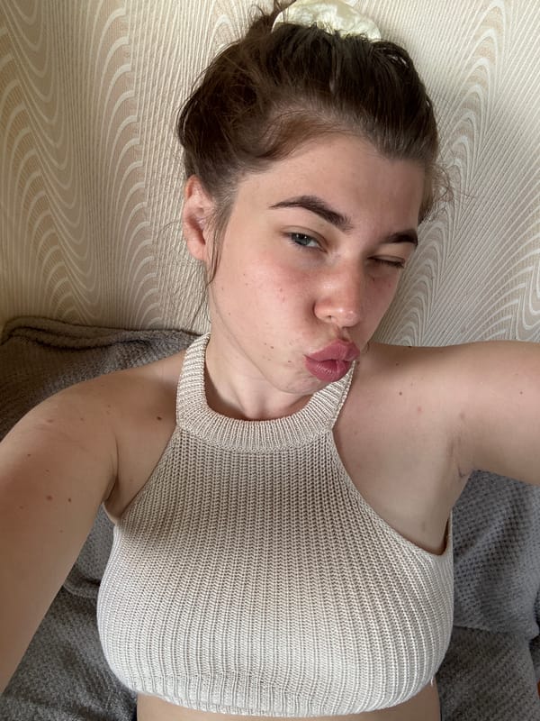 Morning bedroom selfie session in Mещёры, Russia