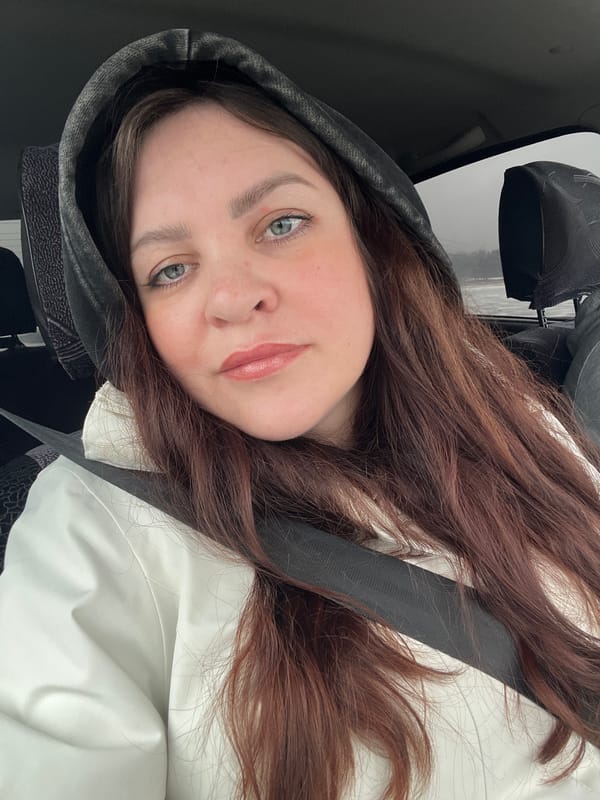 Woman observed traveling by vehicle in Noviy, Russia